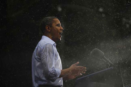 奧巴馬身著定做襯衫演講被淋雨